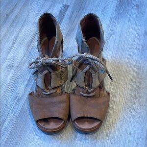 Sorel Joanie Lace Wedge Sandal Size 8.5